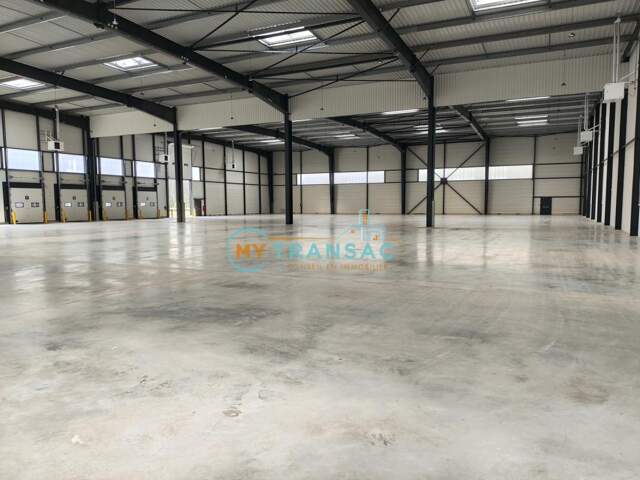 A louer Local d'activité neuf de 3 562m² avec 4 quais et 2 plain-pied à La Courneuve — photo du bien