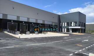 Local industriel  1732 m² à louer à La Courneuve (93120)