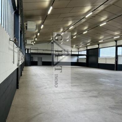 Local industriel 738 m²