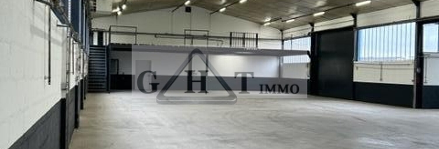 Local industriel  738 m² à louer à Le Pin (77181)