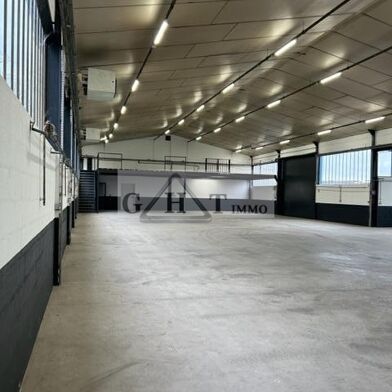 Local industriel  7013 €