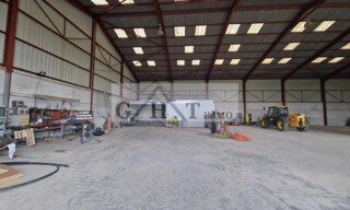 Local industriel  1222 m² à louer à Louvres (95380)