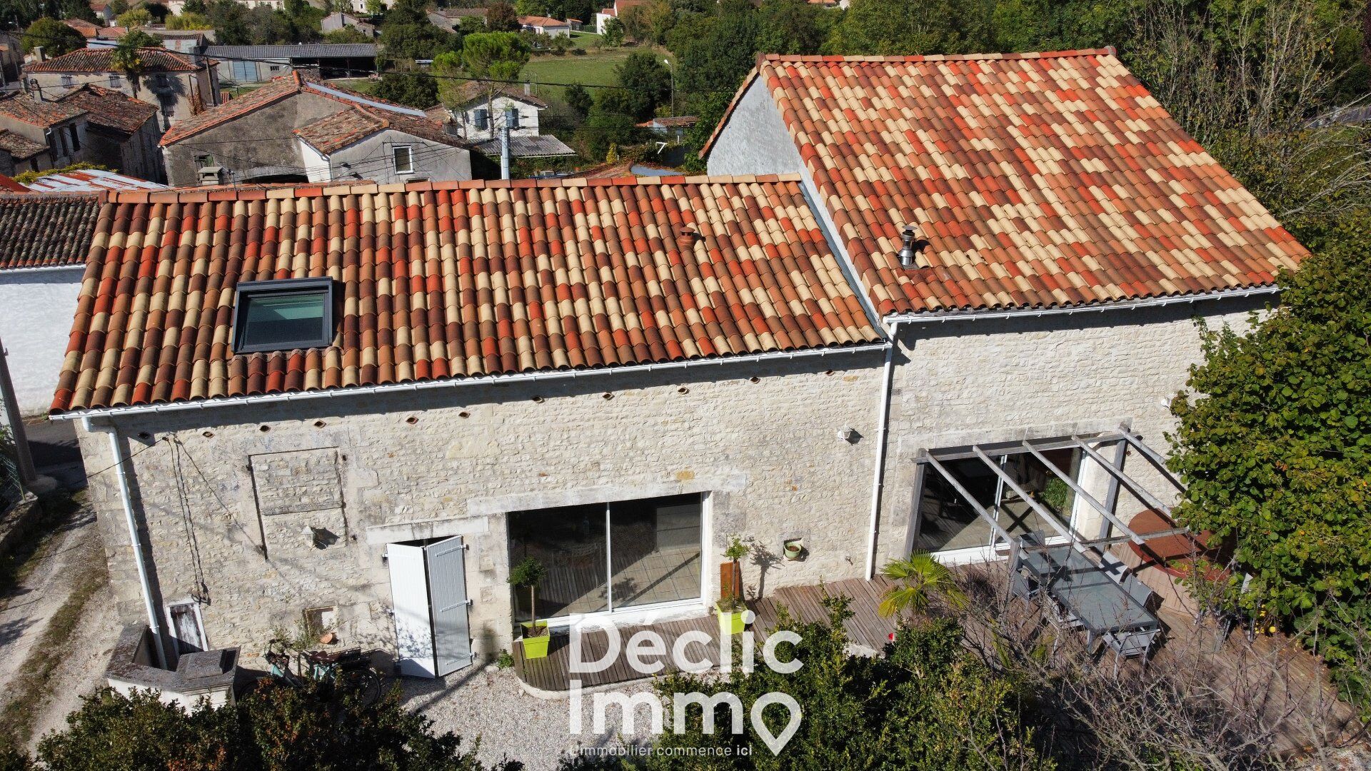 Villa / Maison  T7 à vendre Saint-Amant-de-Boixe 16330