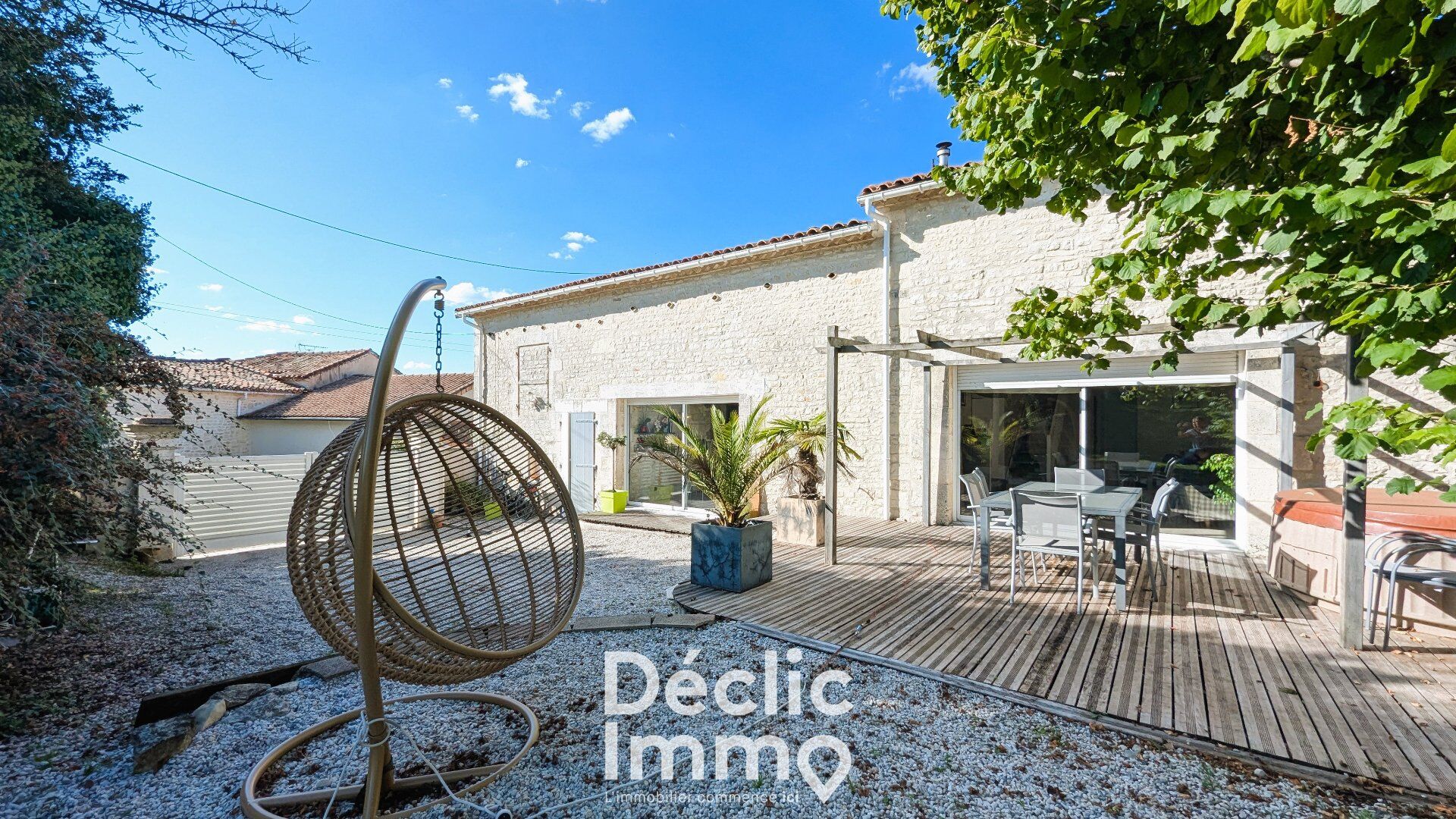 Villa / Maison  T7 à vendre Saint-Amant-de-Boixe 16330