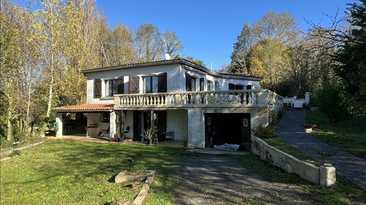 maison 6 pièces 135 m2 à vendre à Roullet-Saint-Estèphe (16440)