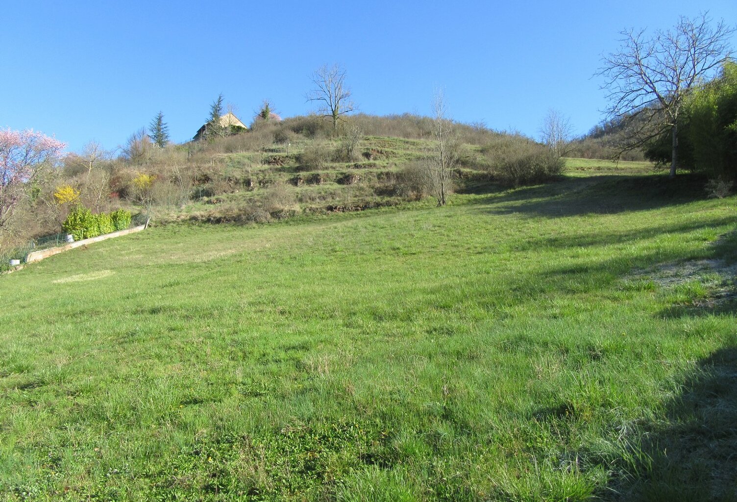 MARCILLAC VALLON - Parcelle de terrain constructible — photo 1