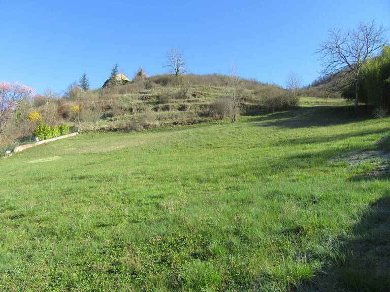 MARCILLAC VALLON - Parcelle de terrain constructible — photo 1