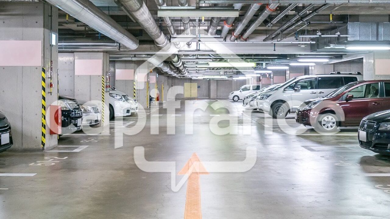 garage  pièces 676 m2 à vendre à Décines-Charpieu (69150)