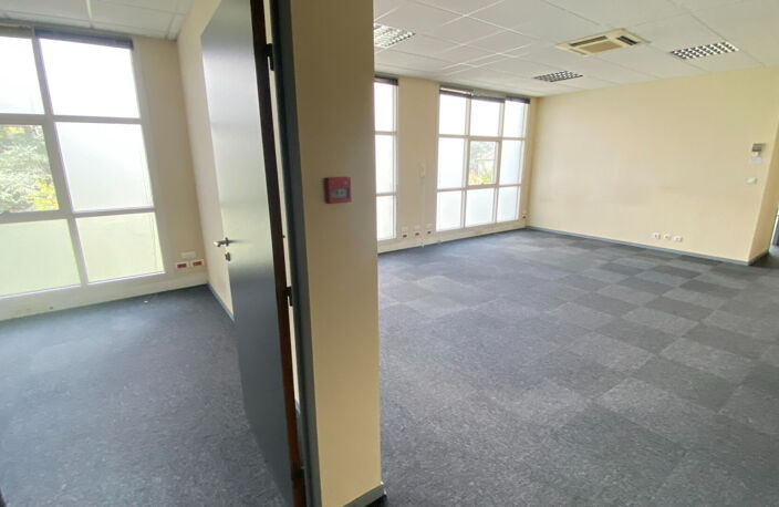 Bureaux  200 m2 — photo 3