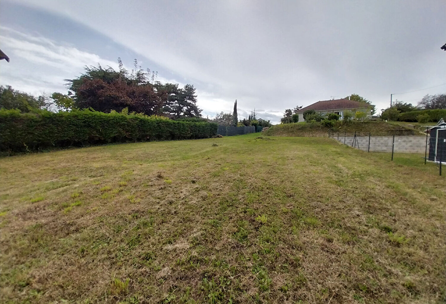 VIENNE 38200 - Quartier résidentiel sur les hauteurs de Vienne 38 - terrain à batîr de 550 m² — photo 1