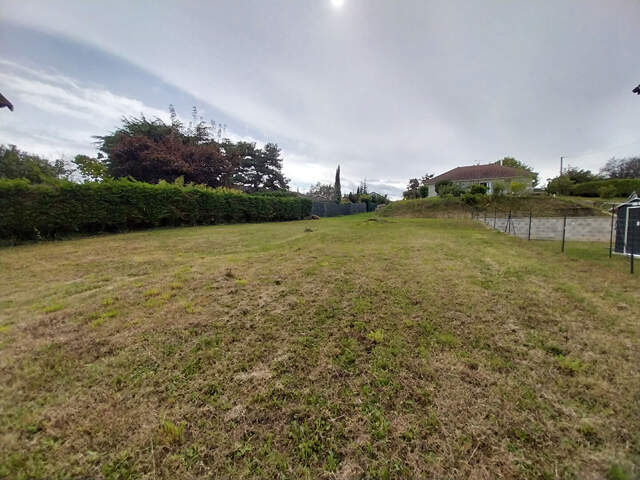 VIENNE 38200 - Quartier résidentiel sur les hauteurs de Vienne 38 - terrain à batîr de 550 m² — photo du bien