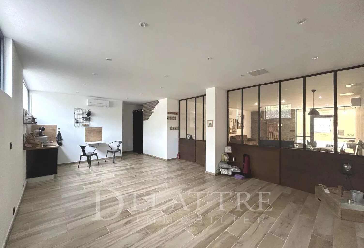 Local commercial — photo 1