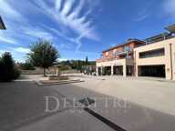 Local commercial — photo 2