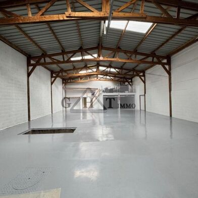 Local industriel 360 m²