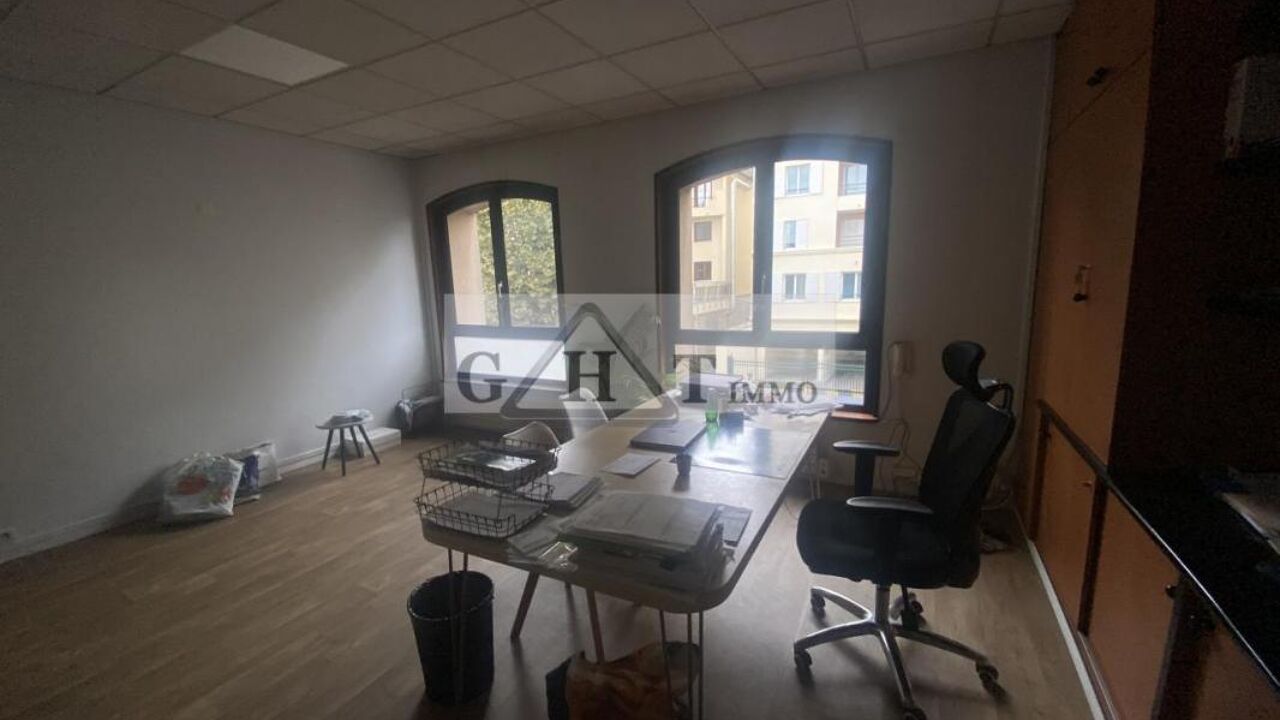 bureau  pièces 130 m2 à vendre à Alfortville (94140)