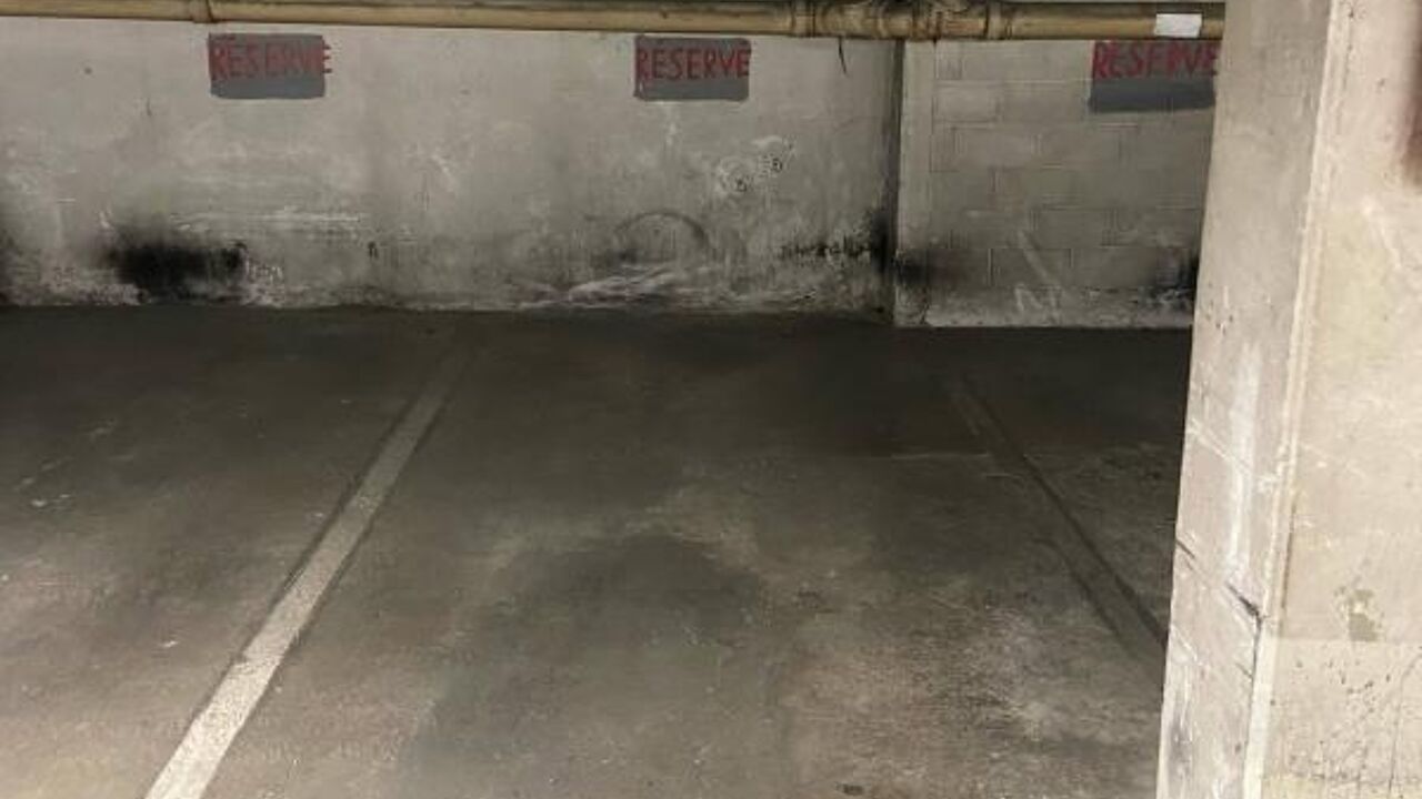 garage  pièces  m2 à vendre à Paris 11 (75011)