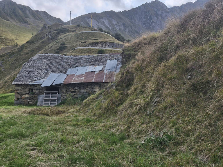 station LUZ ARDIDEN grange foraine à rénover avec autorisati — photo 1