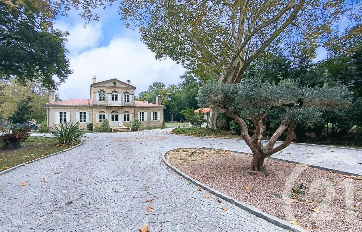 maison 7 pièces 253 m2 à vendre à Saint-Vivien-de-Médoc (33590)