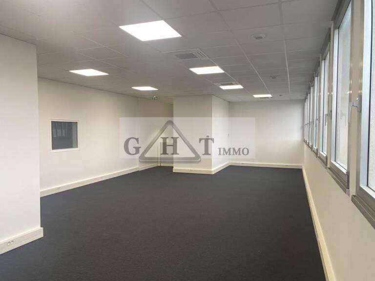 ENTREPOT/BUREAU 374M2 A LOUER BONNEUIL SUR MARNE — photo 1