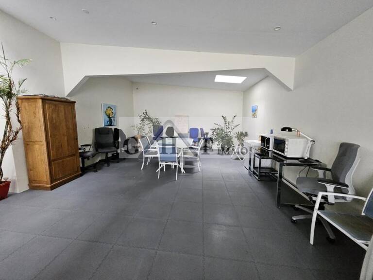 UN ENSEMBLE IMMOBILIER MUR ET FOND DE COMMERCE : 2 352M² A SAISIR — photo 1
