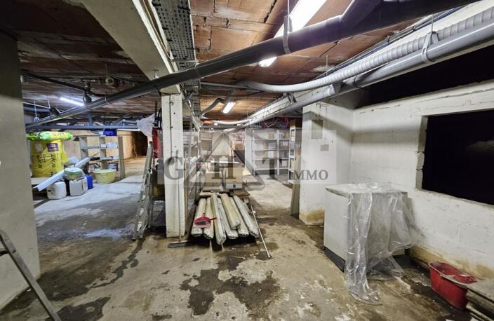 UN ENSEMBLE IMMOBILIER MUR ET FOND DE COMMERCE : 2 352M² A SAISIR — photo 3