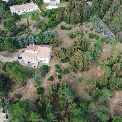 Local industriel  239000 €