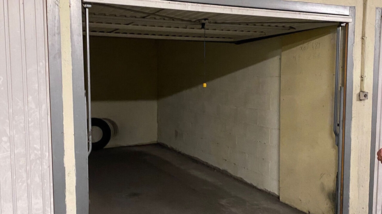 garage  pièces  m2 à vendre à Paris 15 (75015)