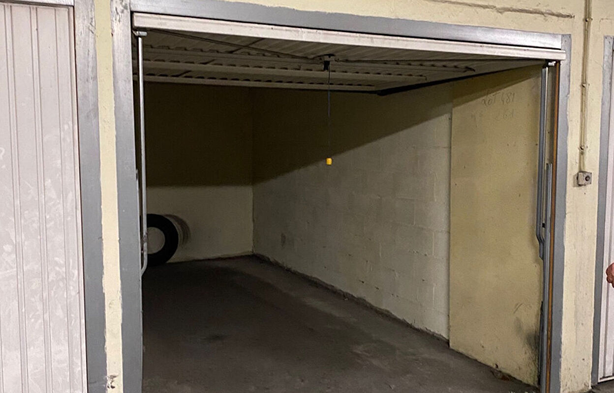 garage  pièces  m2 à vendre à Paris 15 (75015)