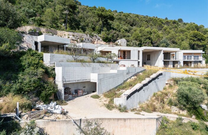 EZE | VILLA A TERMINER | 1000m2 HABITABLES | 1 HECTARE DE TERRAI — photo 5