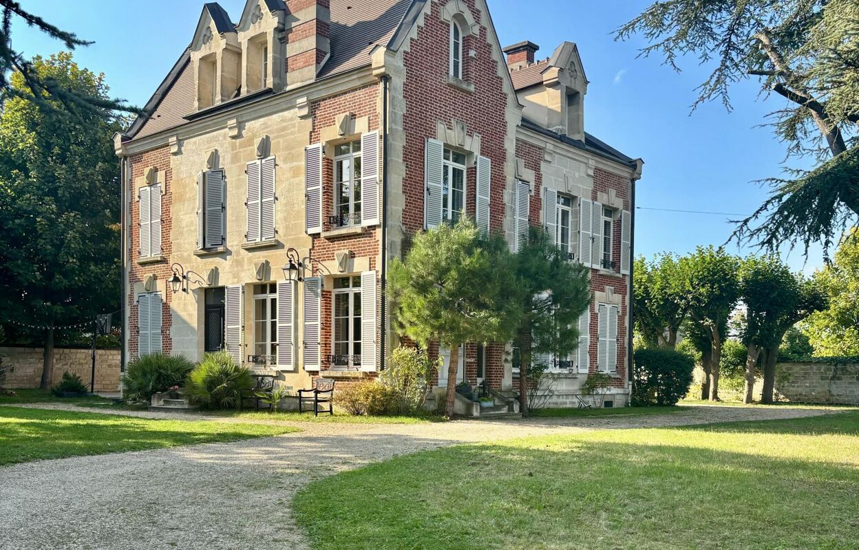 maison 8 pièces 300 m2 à vendre à Chantilly (60500)