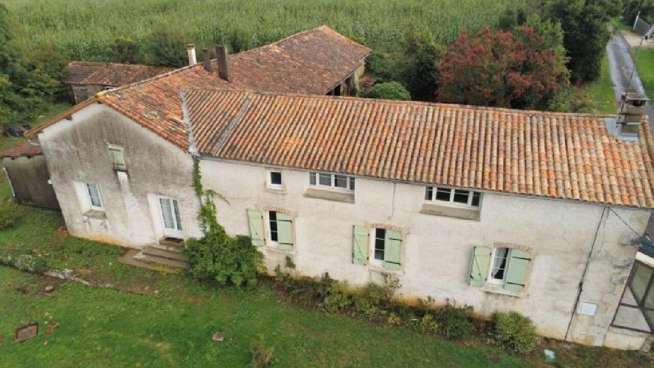 maison 8 pièces 217 m2 à vendre à Nanteuil-en-Vallée (16700)