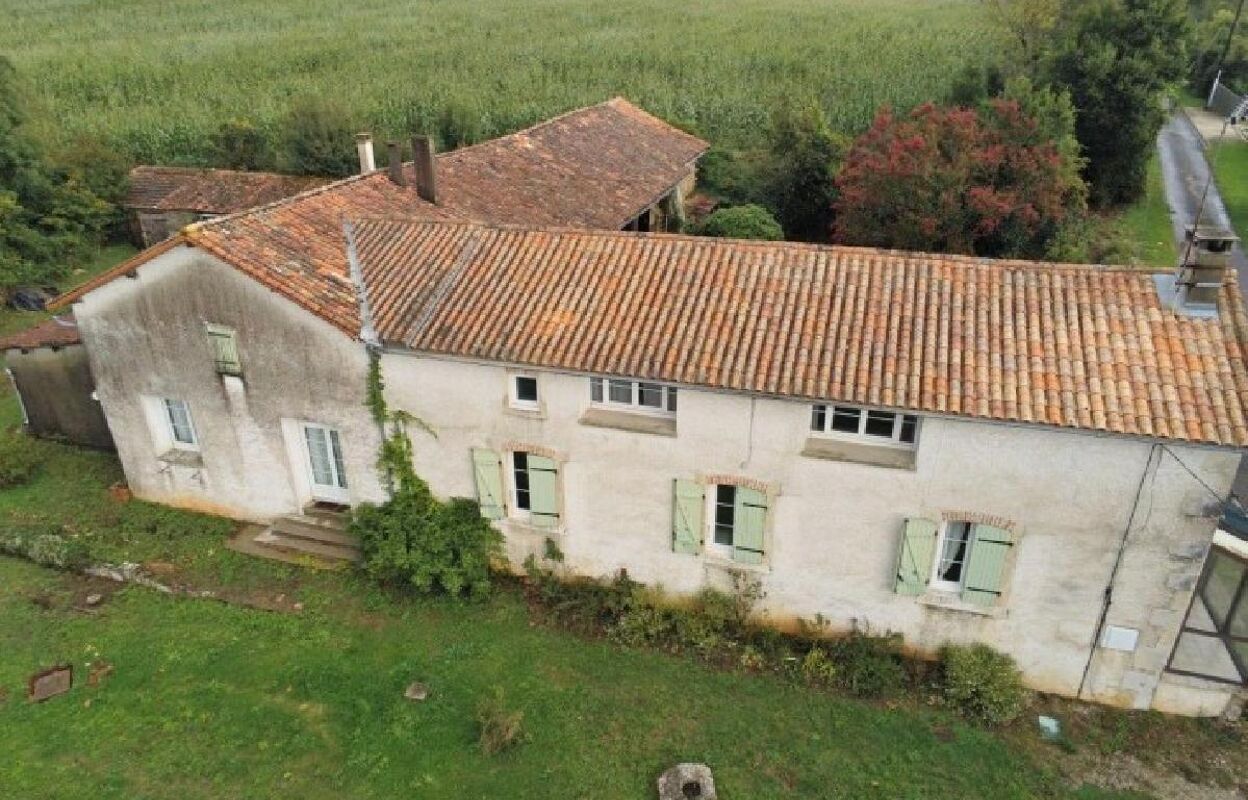 maison 8 pièces 217 m2 à vendre à Nanteuil-en-Vallée (16700)