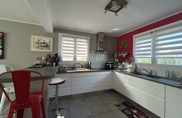Villa — photo 2