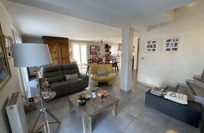 Villa — photo 3