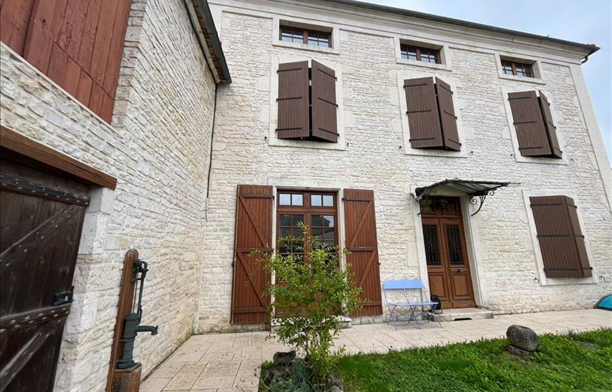 maison 6 pièces 130 m2 à vendre à Aigre (16140)