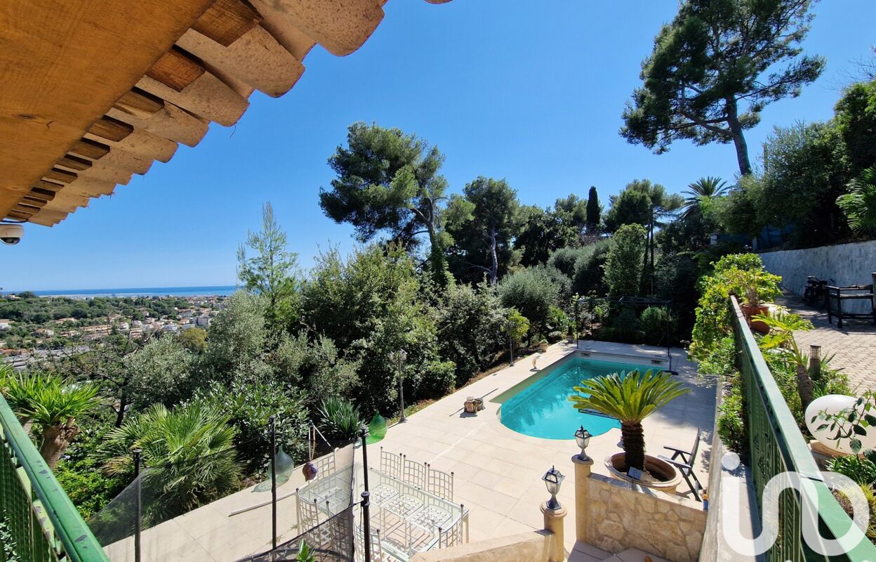 maison 5 pièces 111 m2 à vendre à Cagnes-sur-Mer (06800)