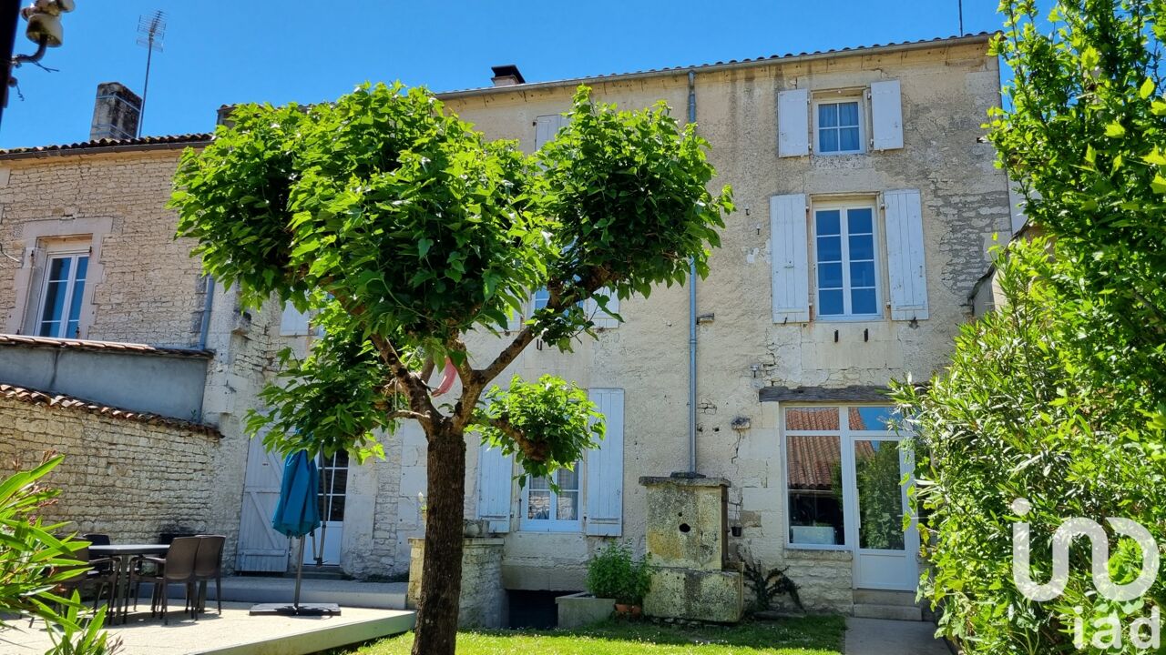 maison 14 pièces 228 m2 à vendre à Rouillac (16170)