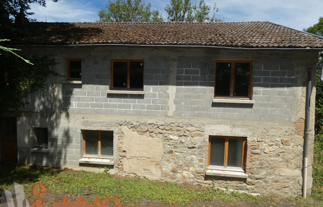 maison  pièces 1665 m2 à vendre à Ambert (63600)