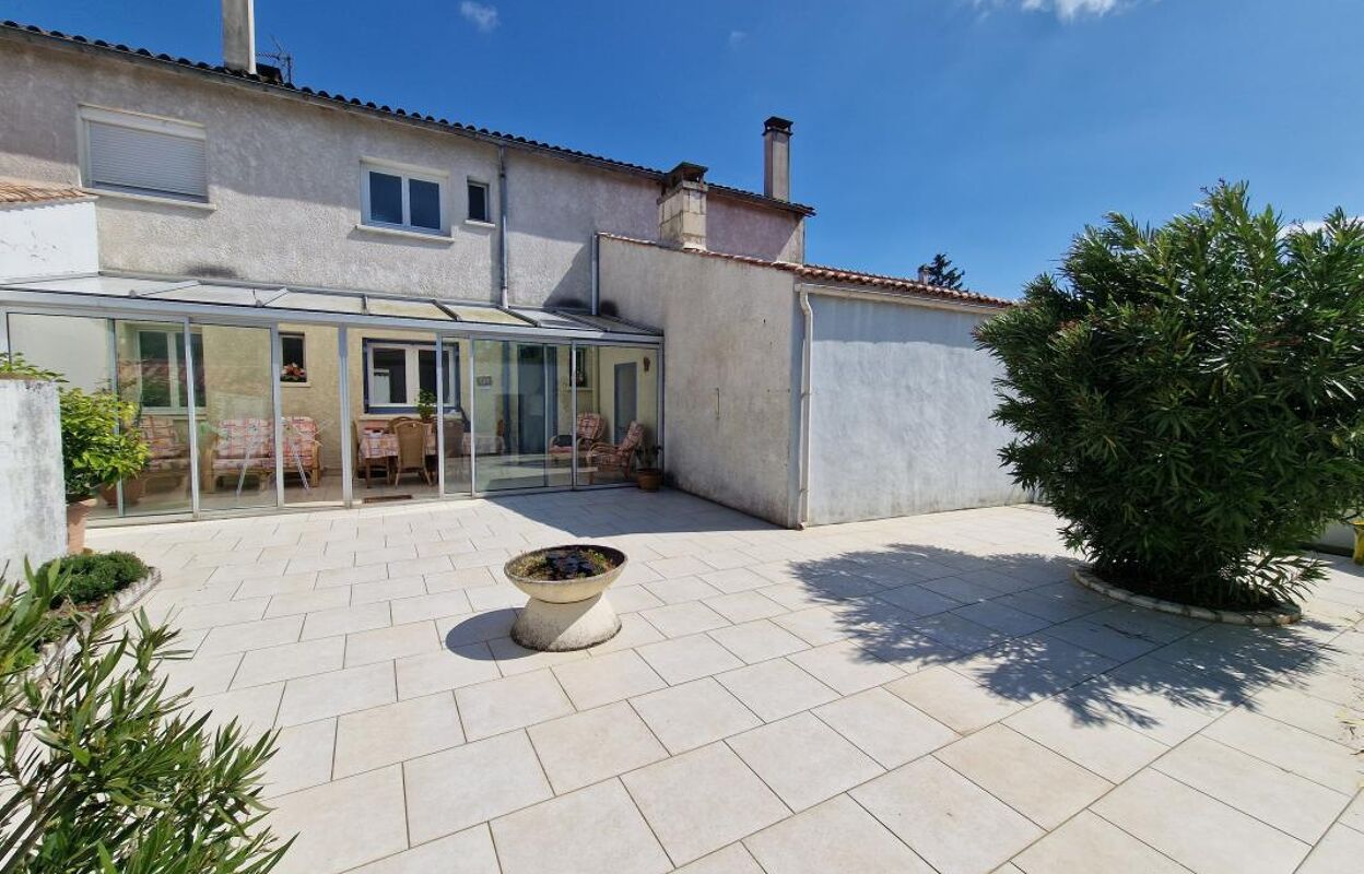 maison 6 pièces 197 m2 à vendre à Saint-Agnant (17620)