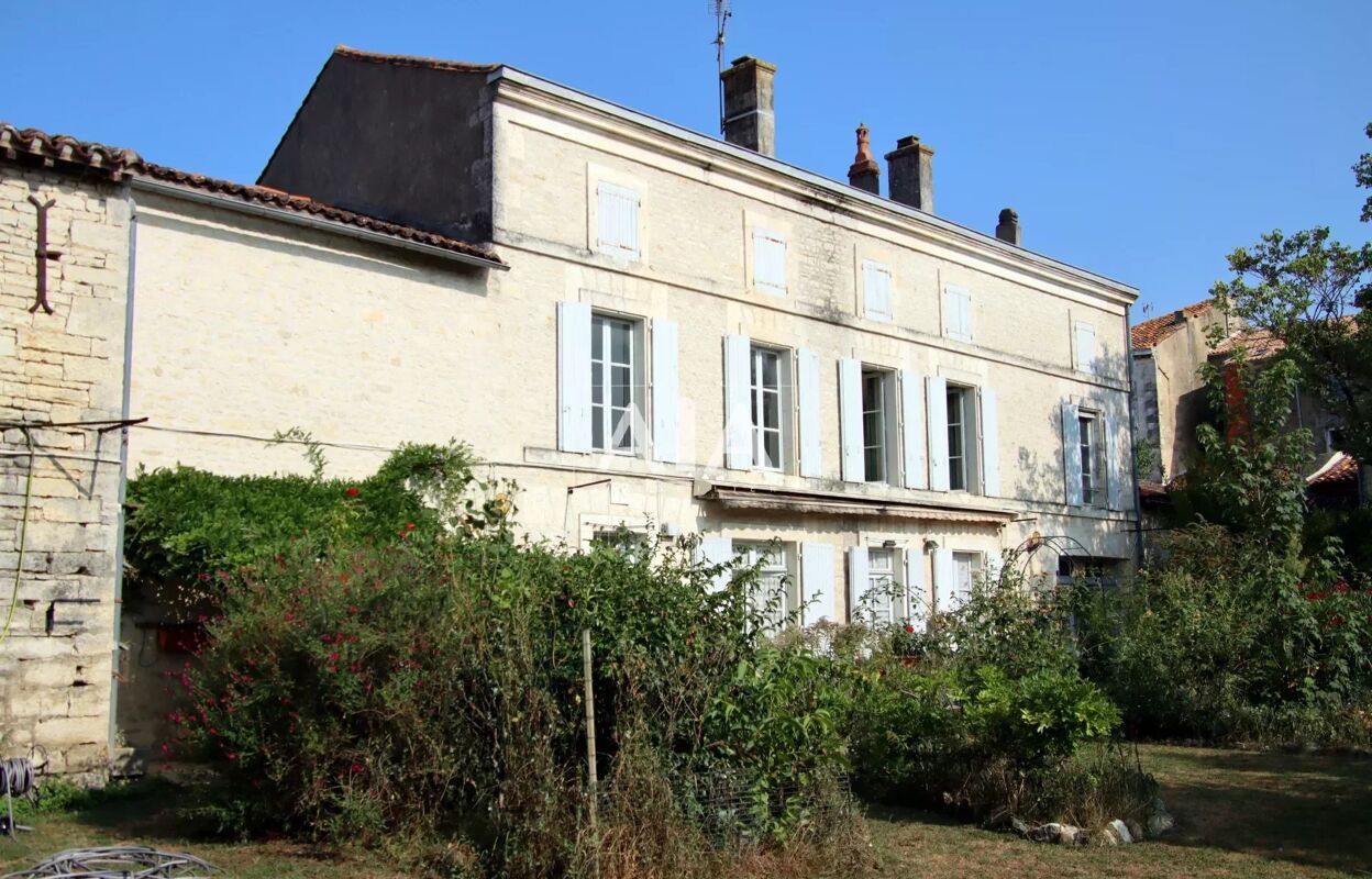 maison 9 pièces 208 m2 à vendre à Maine-de-Boixe (16230)