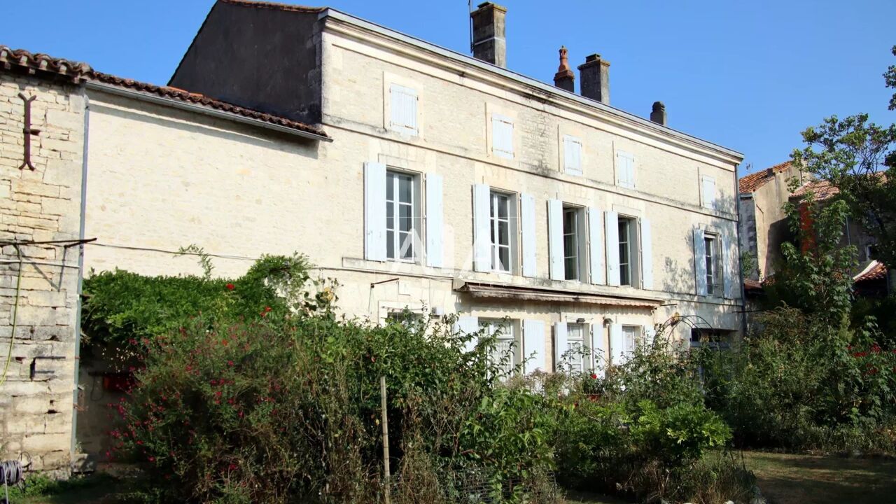 maison 9 pièces 208 m2 à vendre à Maine-de-Boixe (16230)