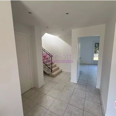 Maison 5 pièces 330750 €