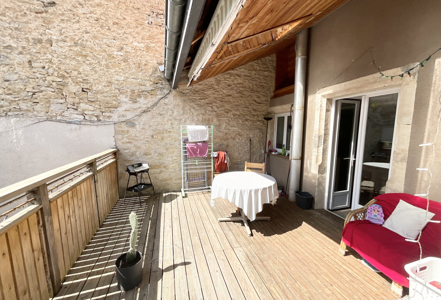 APPARTEMENT, CENTRE VILLE ORNANS, 2 CHAMBRES + MEZZANINE, TE — photo 1