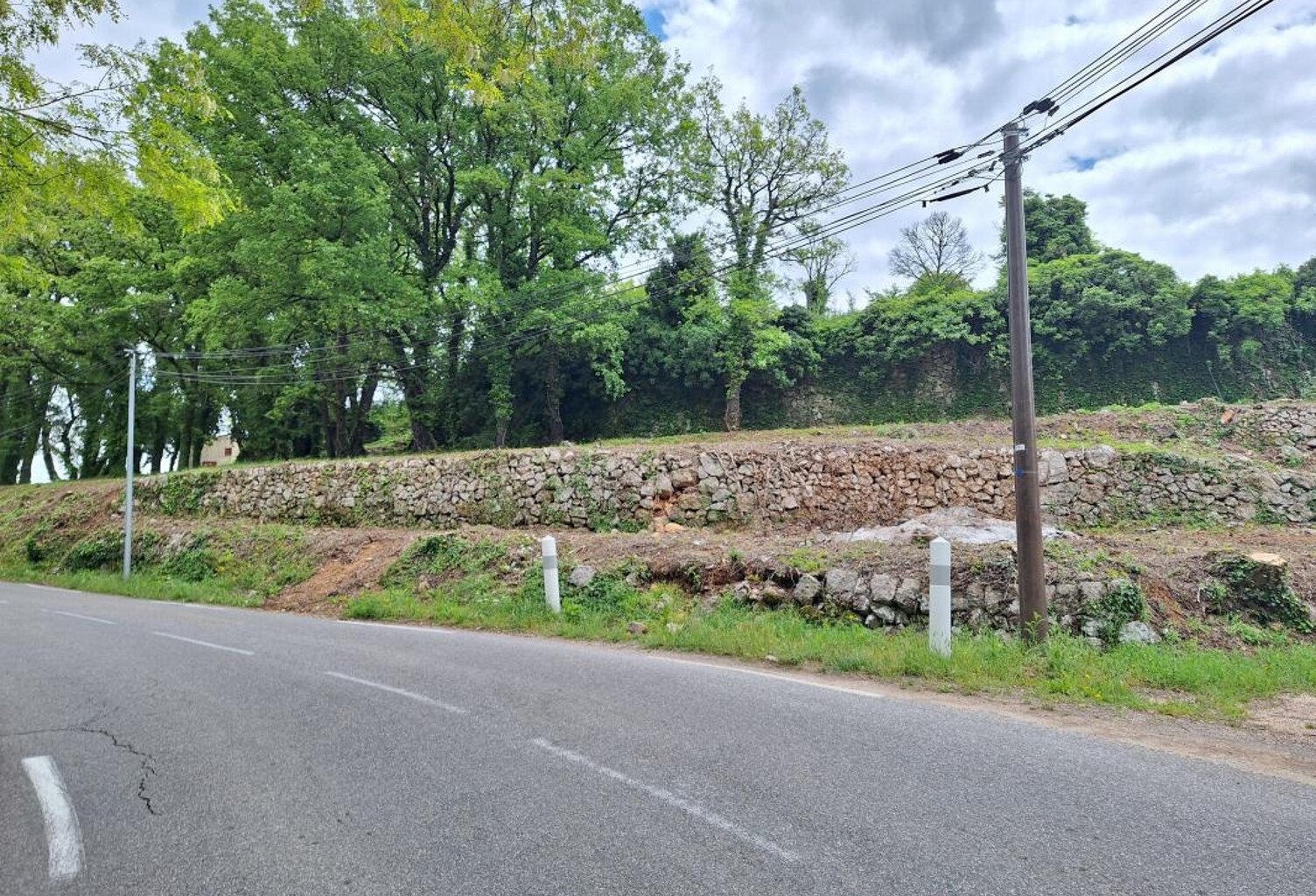 Terrain constructible à Montmeyan  1 138 m² proche village — photo 1