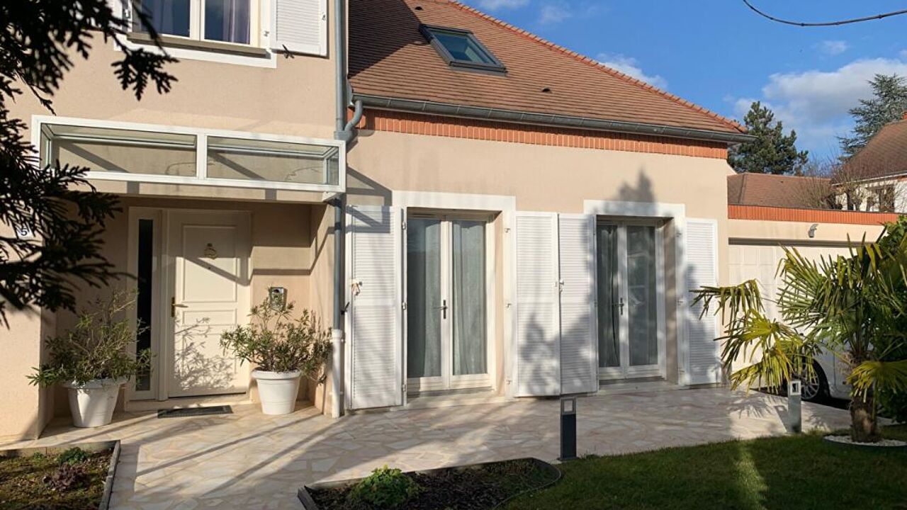 maison 9 pièces 202 m2 à vendre à Bussy-Saint-Georges (77600)