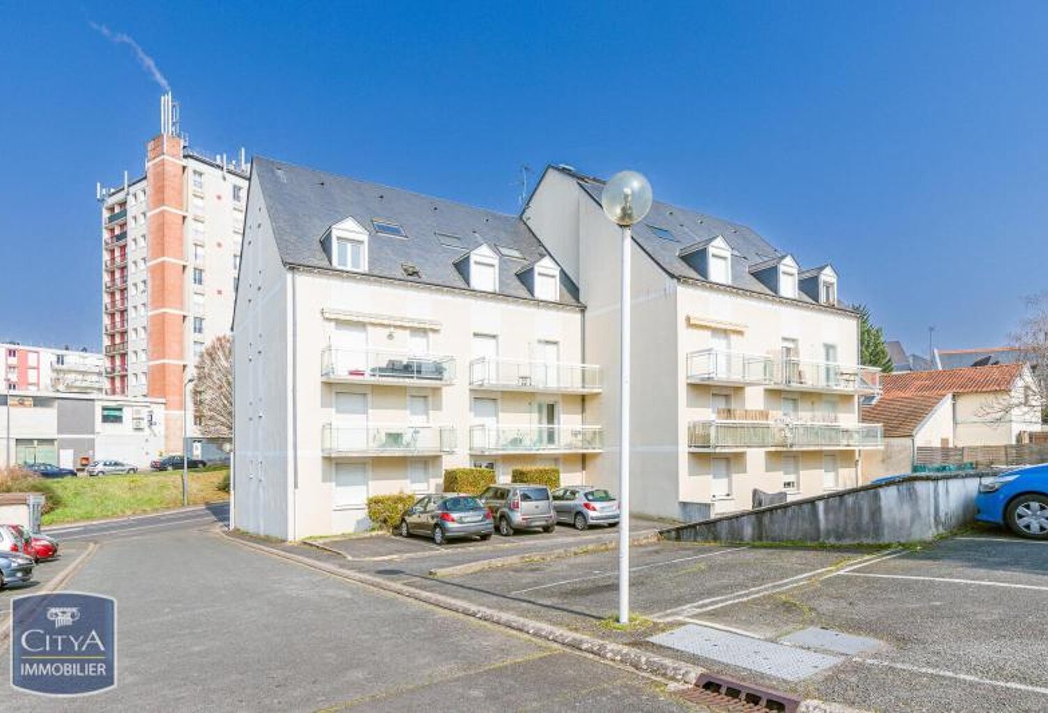 Location garage   à Joué-lès-Tours (37300) — photo 1