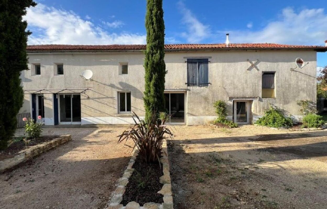 maison 4 pièces 225 m2 à vendre à Aunac (16460)