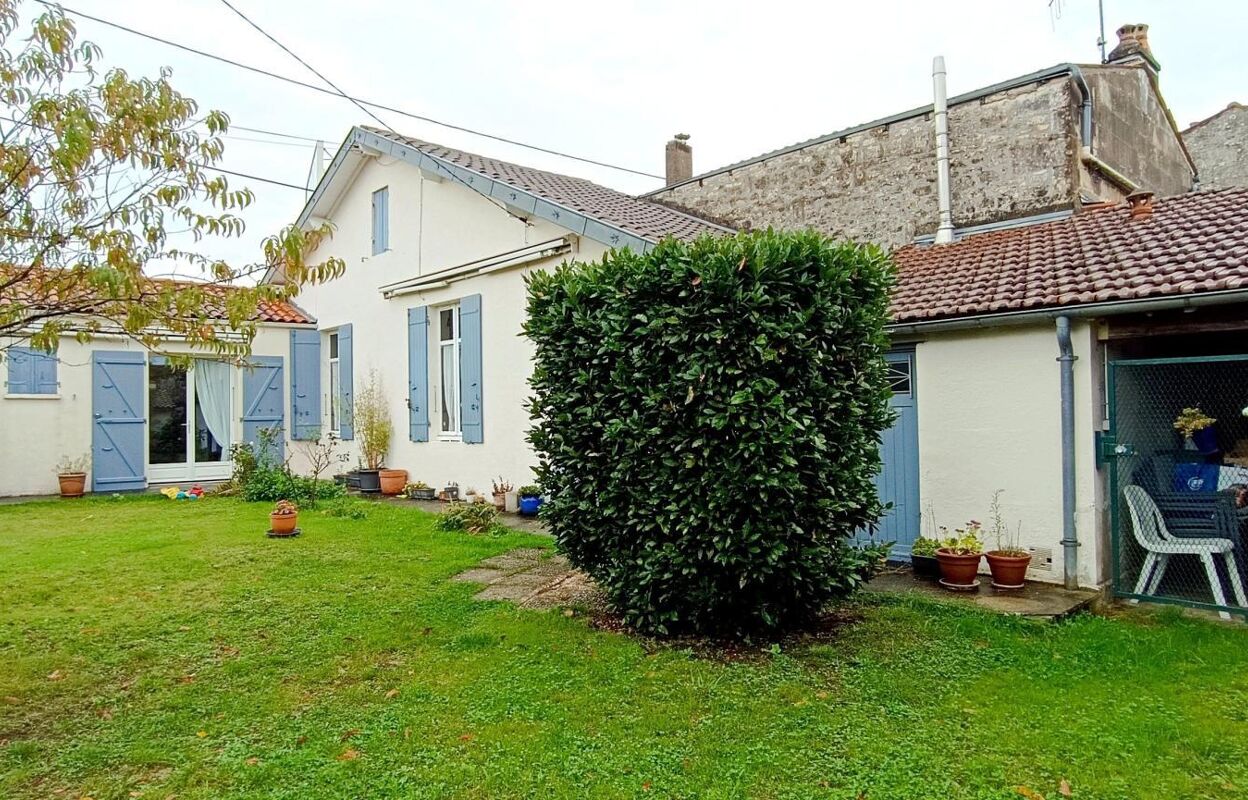 maison 4 pièces 78 m2 à vendre à Saintes (17100)