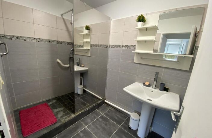 TEKA IMMO vous propose à la location sur St Denis, un appartement T2 meublé  de 40.91m² ST DENIS, ILE DE LA REUNION — photo 3