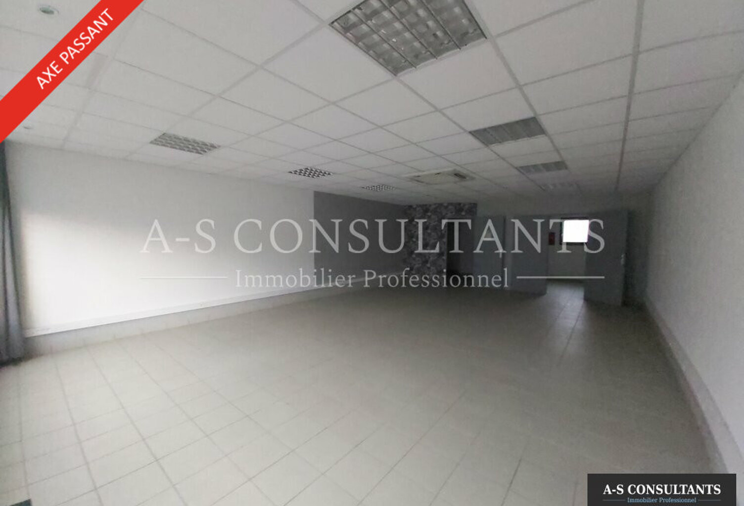 LOCAL COMMERCIAL à louer — photo 1